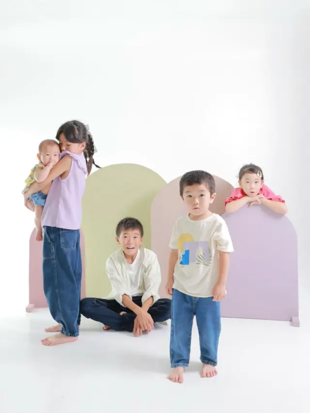 皆が綺麗にいい感じのポジションについてくれて、なんだかCDジャケットの様な一枚に！😎

#lifestudio  #ライフスタジオ #ライフスタジオ国分寺 #photoshoot #kidsportraits #193206 #子供写真館 #子供写真スタジオ　#フォトスタジオ　#キッズフォトスタジオ #記念写真　#フォトスタジオ　#おしゃれフォトスタジオ　#きょうだい写真 #5人きょうだい