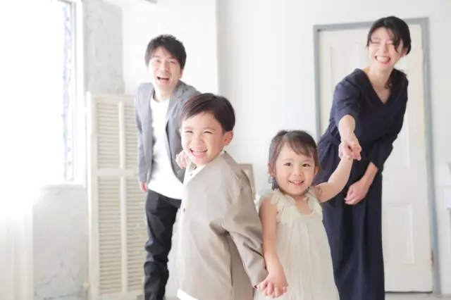 みんなで一緒だとそれだけで楽しいっ！そんな雰囲気が伝わってきます✨

#lifestudio  #ライフスタジオ #ライフスタジオ国分寺 #子ども写真館 #家族写真 308105