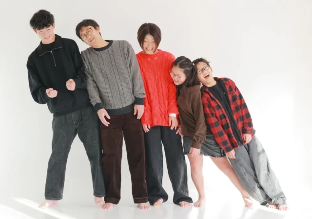 パワフルな子どもたち！写真からも伝わる仲良しさ😆大きくなってもこの笑顔がずっと続きますようにっ！

#lifestudio  #ライフスタジオ #ライフスタジオ国分寺 #子ども写真館 #家族写真 120401