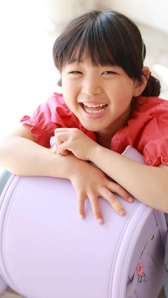 First year of school！！✨

毎年たくさんの新一年生さん達が
嬉しそうにランドセルを持ってきてくれます！！

ちっちゃい体とおっきいランドセルを残せるのは今だけ❣️

是非皆さん遊びにきてください！！

#ライフスタジオ国分寺 #lifestudio #入学記念 #写真スタジオ #ランドセル