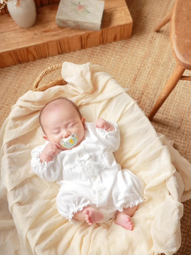 おしゃぶりをして寝ている光景も赤ちゃんならではの姿ですね🌱ずっと眺めていたくなってしまう様なひとときでした

#lifestudio  #ライフスタジオ #ライフスタジオ国分寺 #写真スタジオ #新生児 311229