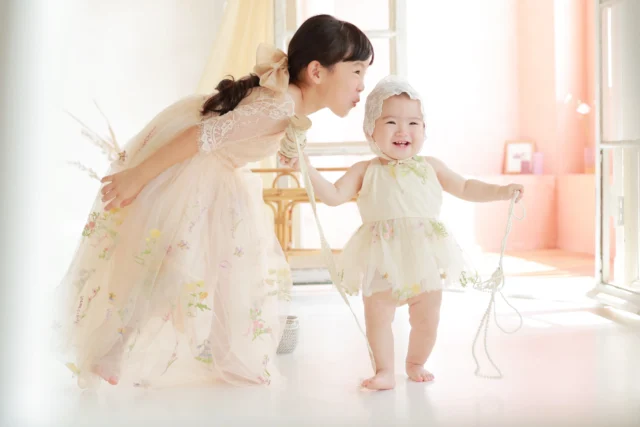 妹想いの優しいお姉ちゃんと、そんなお姉ちゃんが大好きな妹ちゃん。微笑ましいショットが沢山生まれました☺️

#lifestudio #ライフスタジオ ＃ライフスタジオ国分寺＃写真スタジオ ＃姉妹コーデ 266849