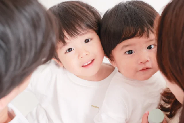 お兄ちゃんの弟への熱い愛情を感じました😁(3、4枚目参照)
弟くんもきっとそんなお兄ちゃんの事が大好きなんだろうなっ

#ライフスタジオ　#家族写真　#きょうだい #子ども写真館 #ファミリーフォト 318195