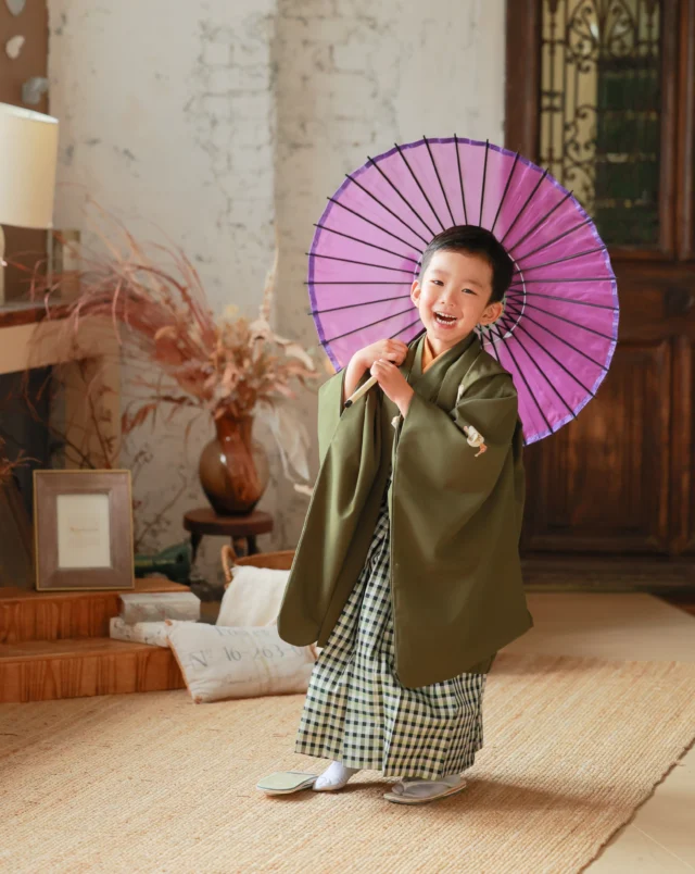 元気いっぱいの5歳七五三！草履が脱げても、いないいないばあしても全部画になっちゃいます🔥

#ライフスタジオ #ライフスタジオ国分寺 #写真スタジオ #七五三　320117