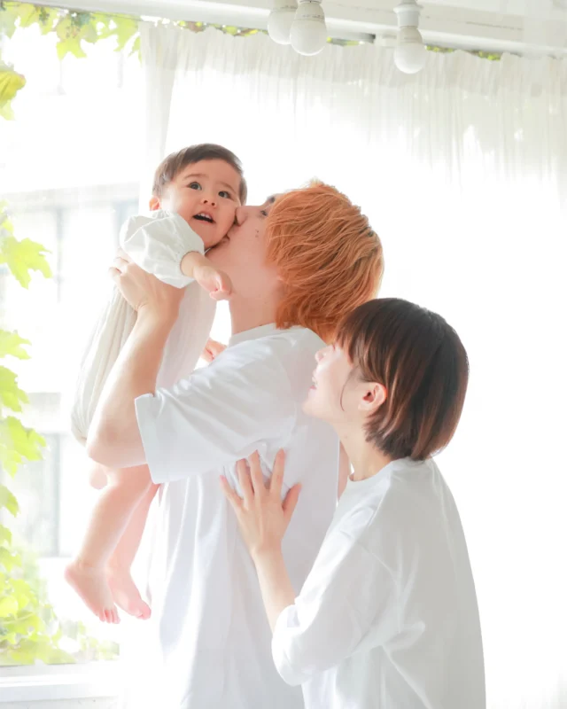 おいでー！と呼ばれてテクテクとママパパのもとへ
…行くかと思いきや、あれれ〜とどこかへ笑

そんな歩き始めの掴めなさも愛おしいです🥹

#ライフスタジオ　#家族写真　#1歳 #赤ちゃん　#ファミリーフォト 318363